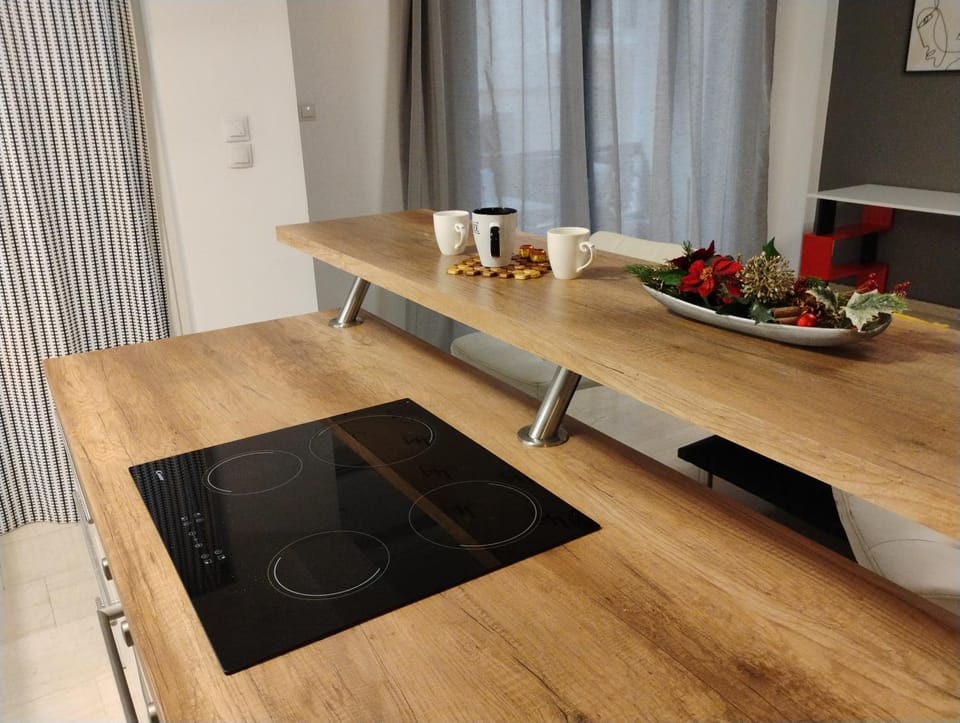 Kitchen or kitchenette, Food and drinks