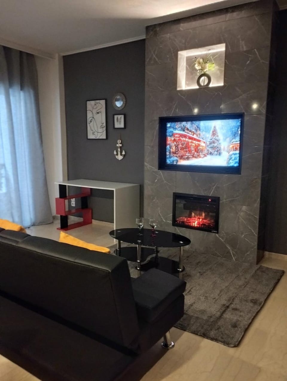 TV and multimedia, Living room, Seating area, Evening entertainment