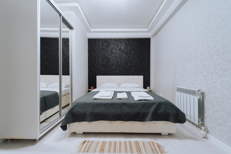 Bed, Bedroom, towels, wardrobe