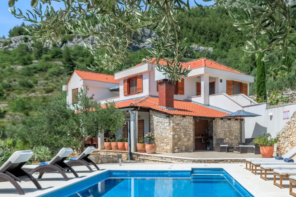 Property building, Patio, Natural landscape, Mountain view, Pool view, Swimming pool, sunbed