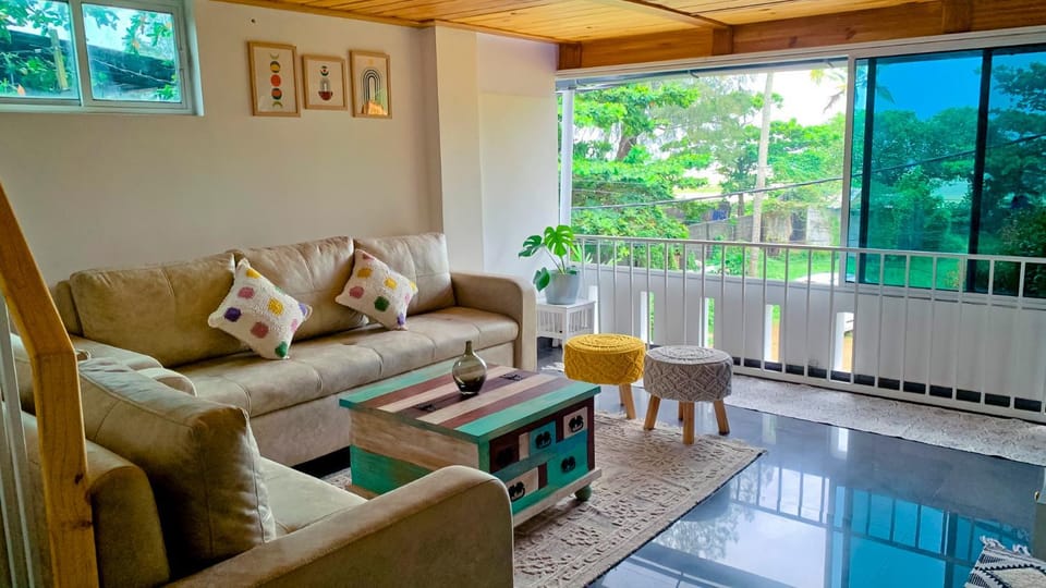 View (from property/room), Balcony/Terrace, Living room, Seating area, Sea view
