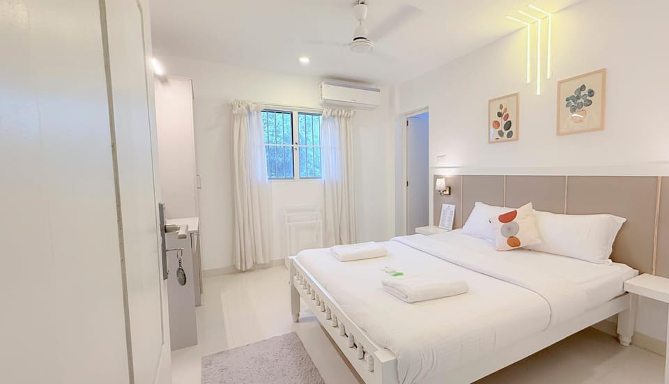 Bed, Photo of the whole room, Bedroom, towels, wardrobe, air conditioner
