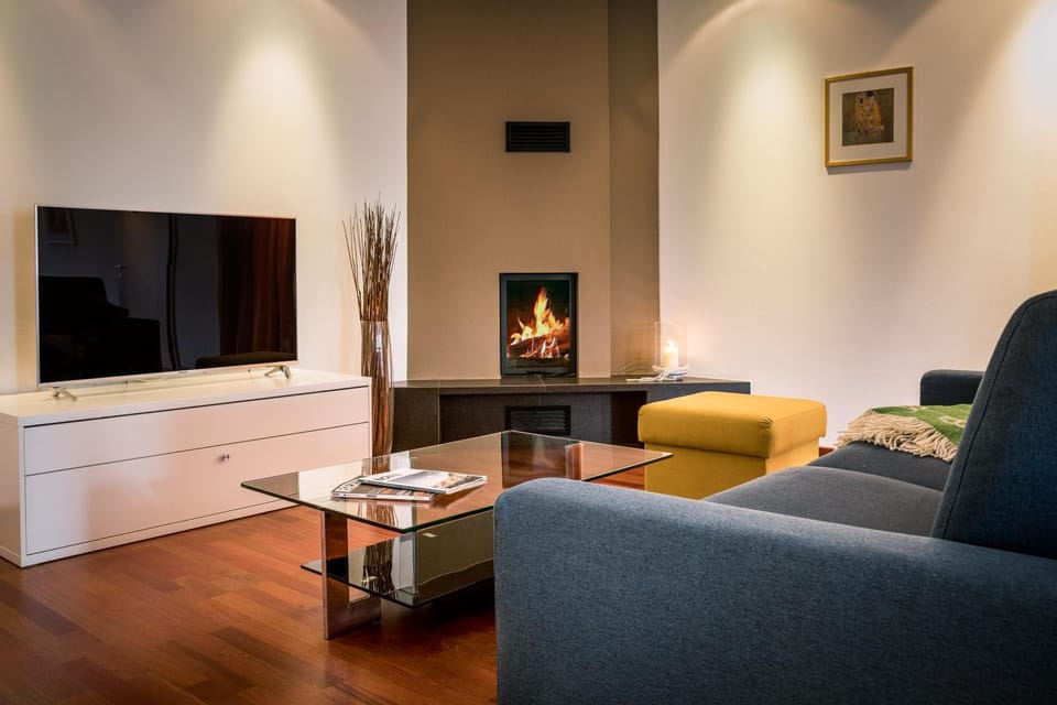 Living room, Photo of the whole room, Seating area