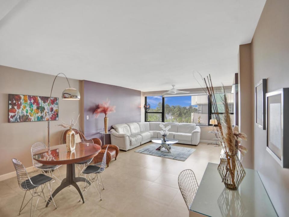 2 Bedroom Condo with Resort Amenities, Pool and Gym 618 Apartment in Miami Beach