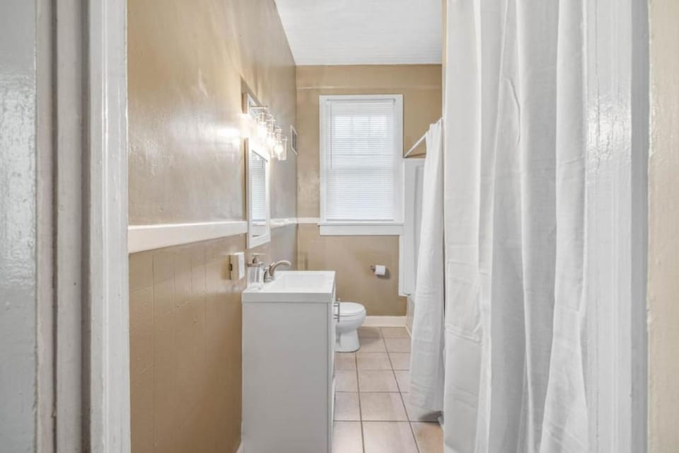 Shower, Toilet, Bathroom, Bath