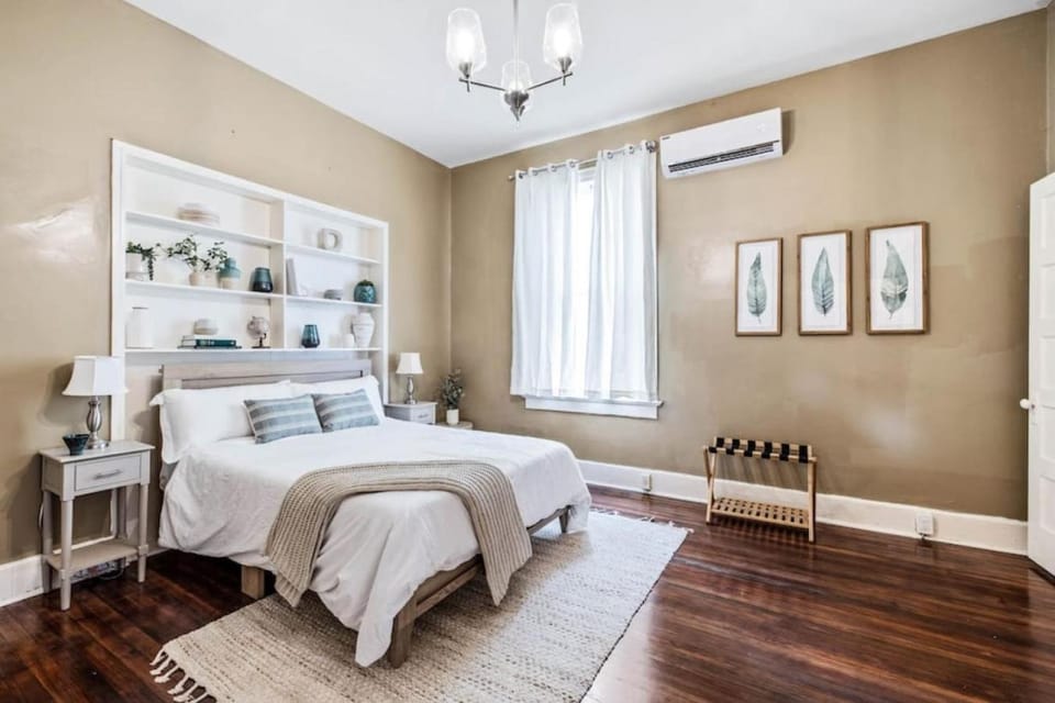 Bed, Bedroom, internet, air conditioner