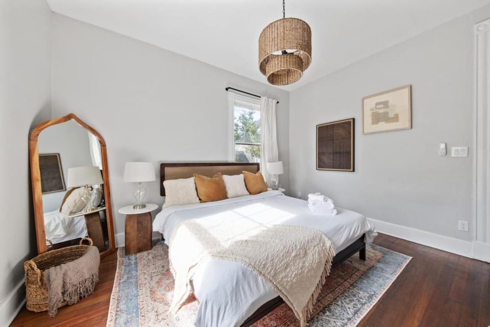Bed, Photo of the whole room