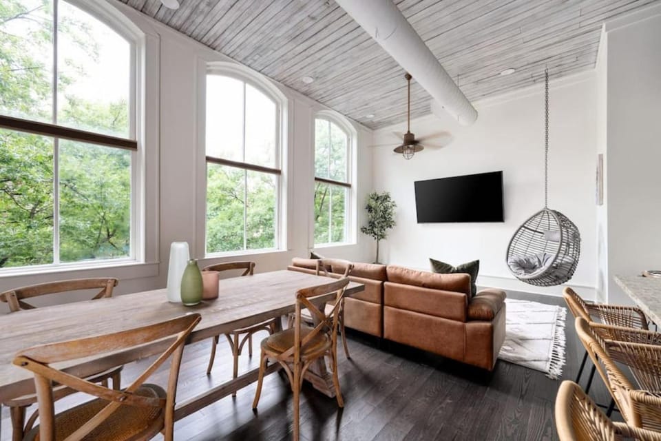 TV and multimedia, Living room, Dining area, air conditioner