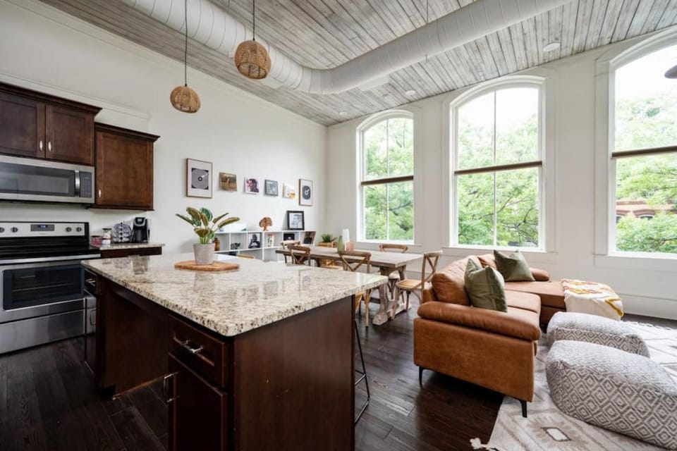 Kitchen or kitchenette, Living room, Dining area, pet friendly