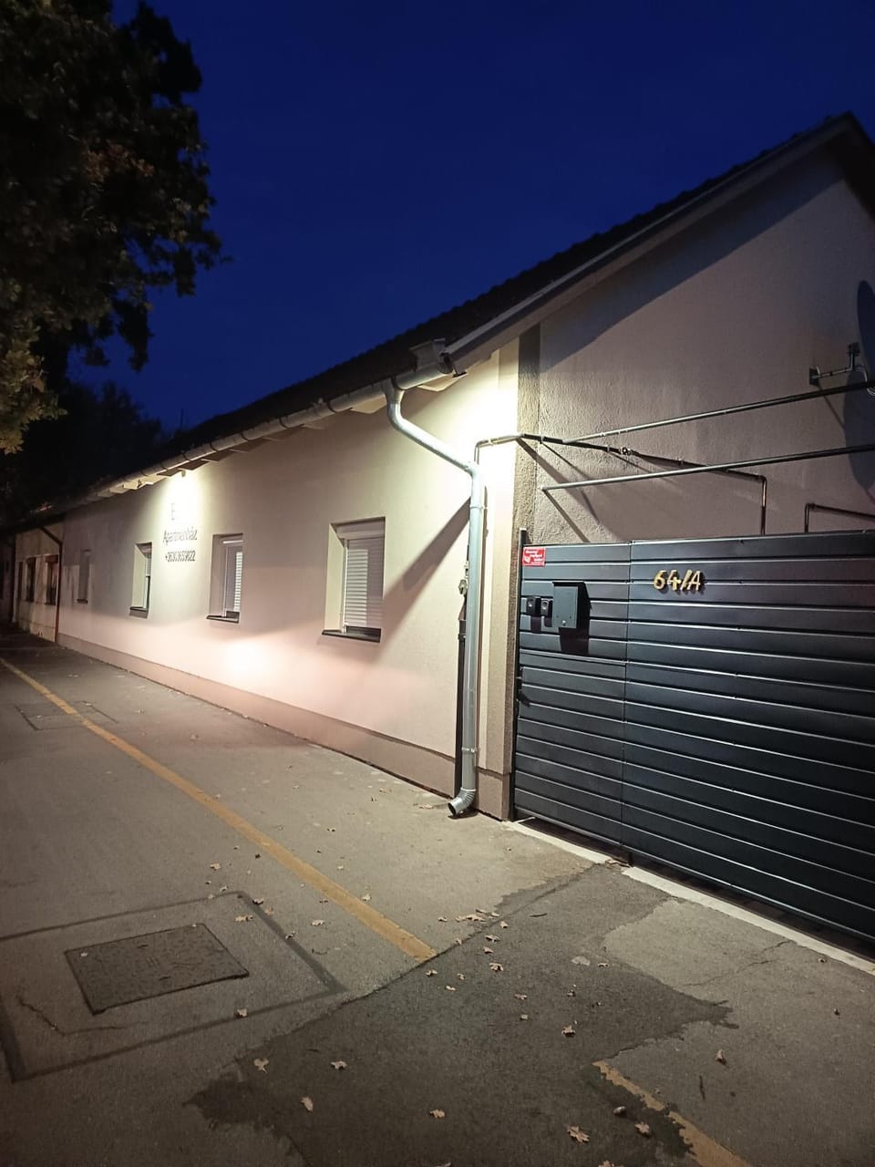 BB64 Apartmanház Apartment in Hungary