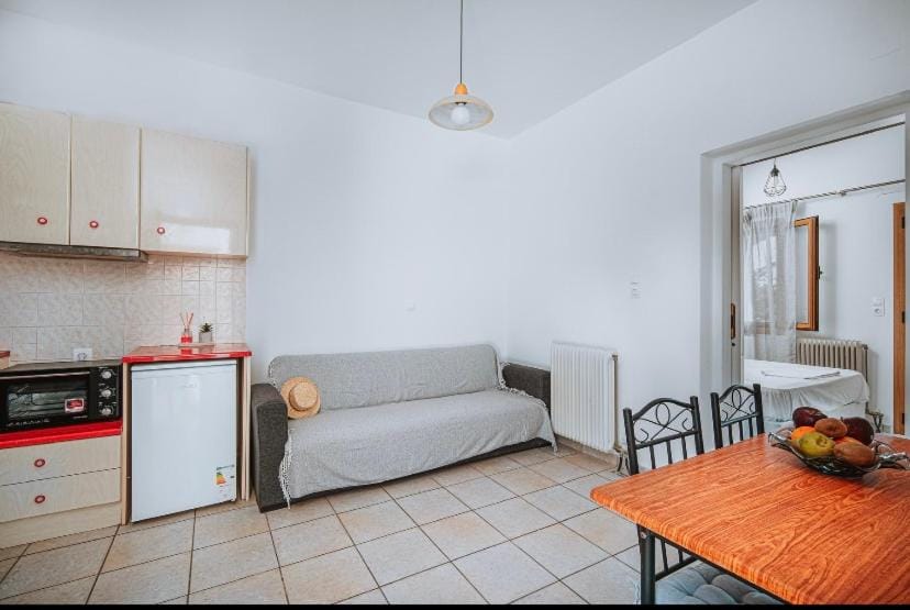 Theros Apartment in Milos