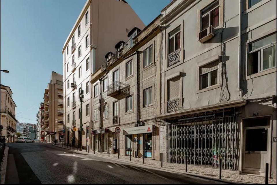 2 Bedroom Apartment with Great Transport Links to the Heart of Lisbon Apartment in Lisbon
