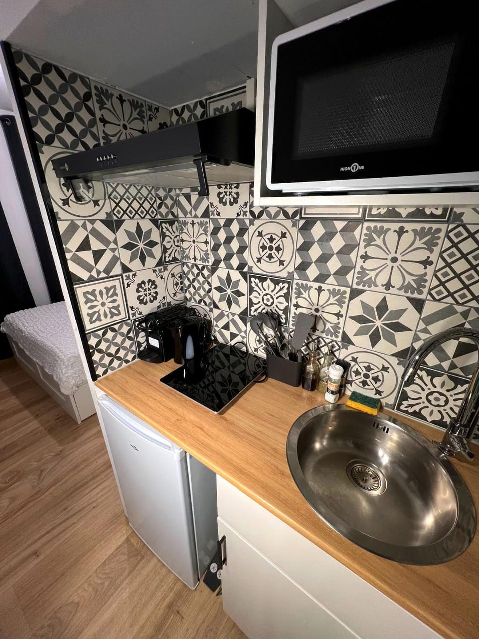 Kitchen or kitchenette