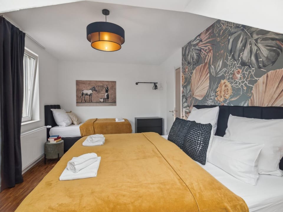 Bed, Photo of the whole room, Bedroom, towels