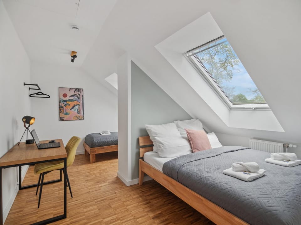 Bed, Living room, Photo of the whole room, Seating area, Bedroom, towels