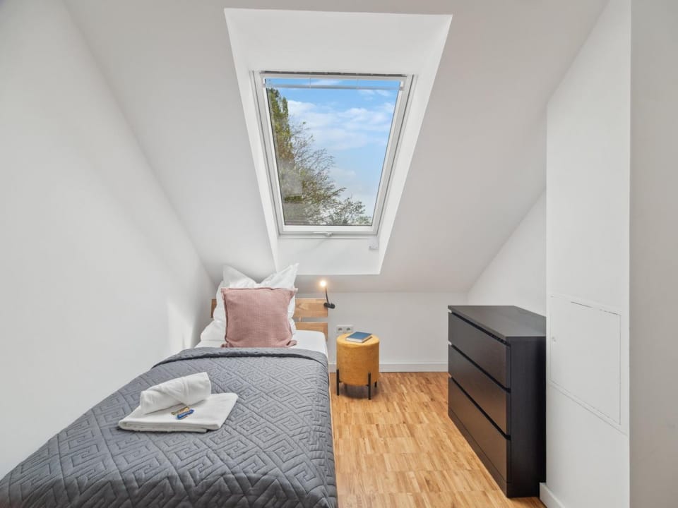 Bed, Photo of the whole room, Bedroom, towels