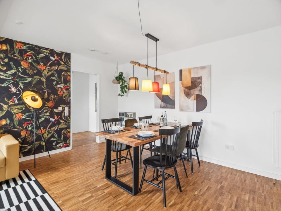 Kitchen or kitchenette, Living room, Seating area, Dining area