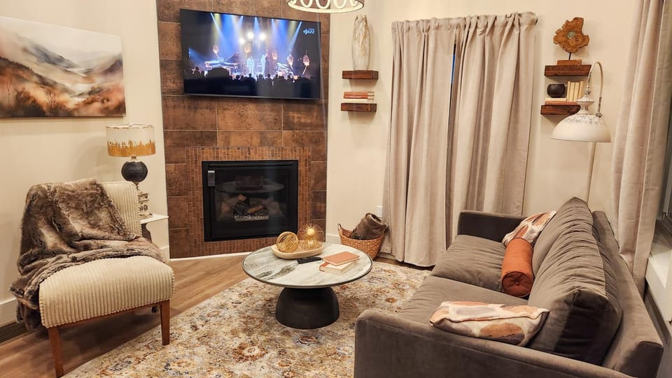 Valley View Resort Cabin 16, 1-Bed, Modern-Luxury with Hot Tub in Canaan Valley, WV Cabin in Dry Fork