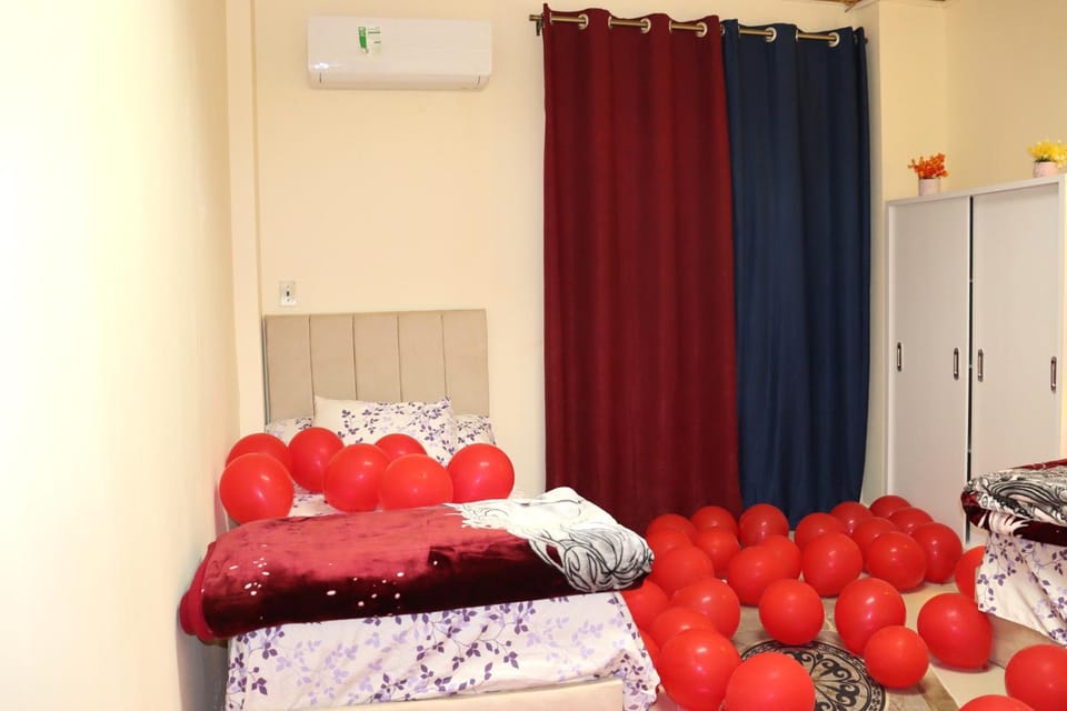 Hotel Rooms for rent Male only رجالة فقط مكان محترم Vacation rental in New Cairo City
