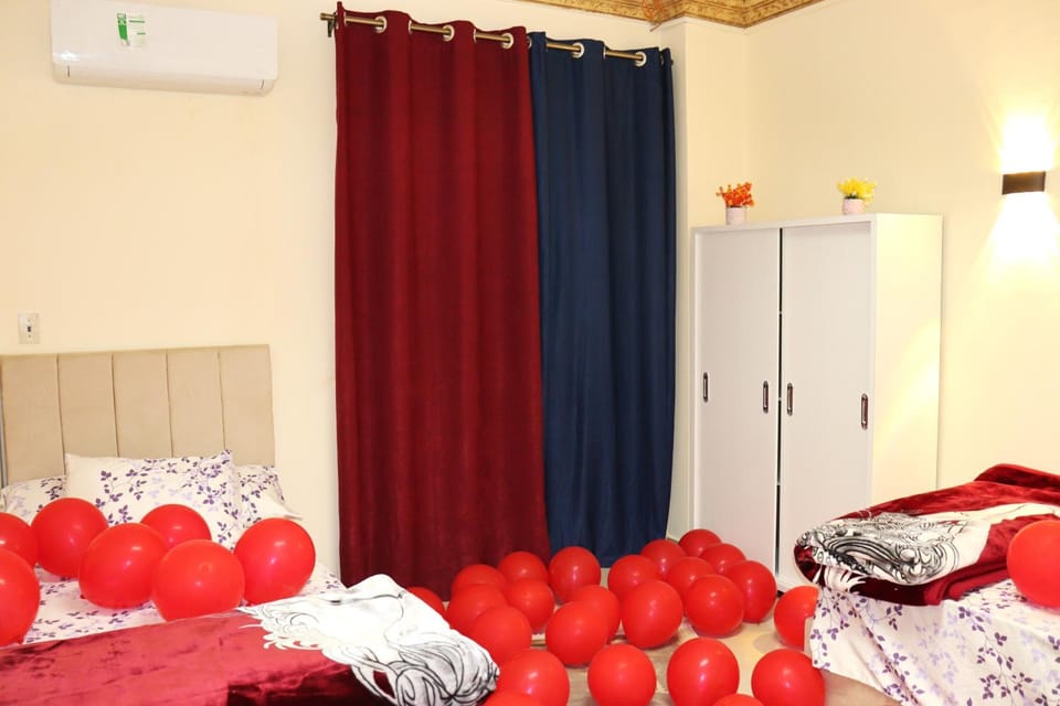 Hotel Rooms for rent Male only رجالة فقط مكان محترم Vacation rental in New Cairo City