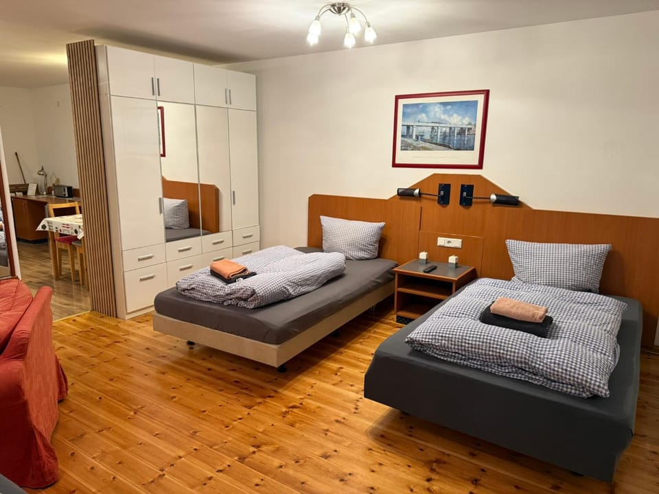Bed, Living room, Photo of the whole room, Seating area, Bedroom, towels