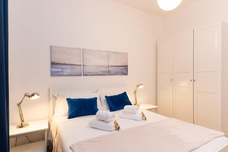 Bed, Photo of the whole room, Bedroom, towels, wardrobe