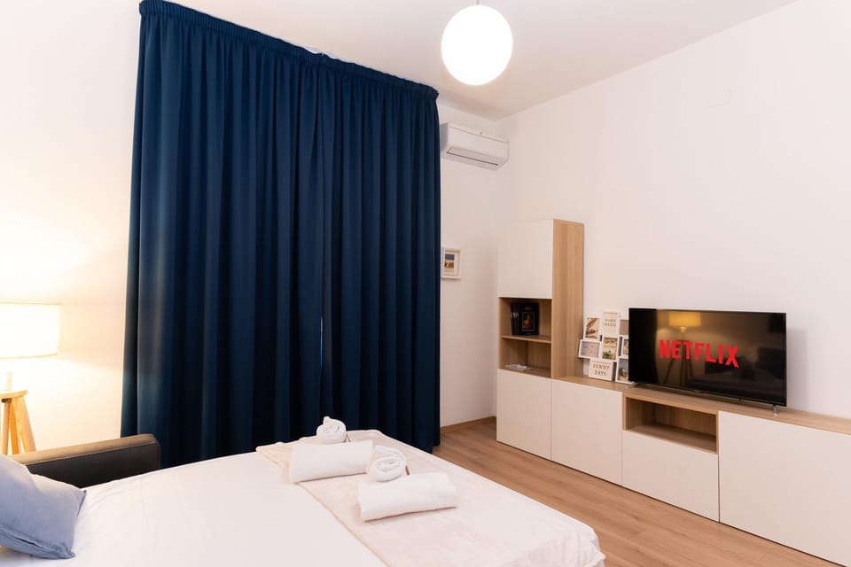 Communal lounge/ TV room, Bed, TV and multimedia, Photo of the whole room, Evening entertainment, Bedroom, towels