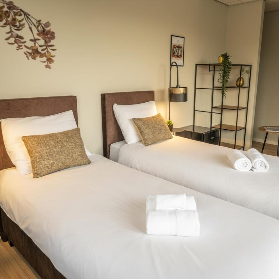 Hidden Gem Suite w Kitchen Apartment in South Holland (province)