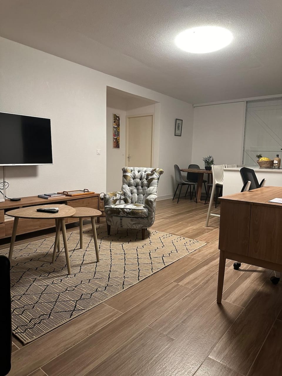 Communal lounge/ TV room, TV and multimedia, Seating area, Dining area