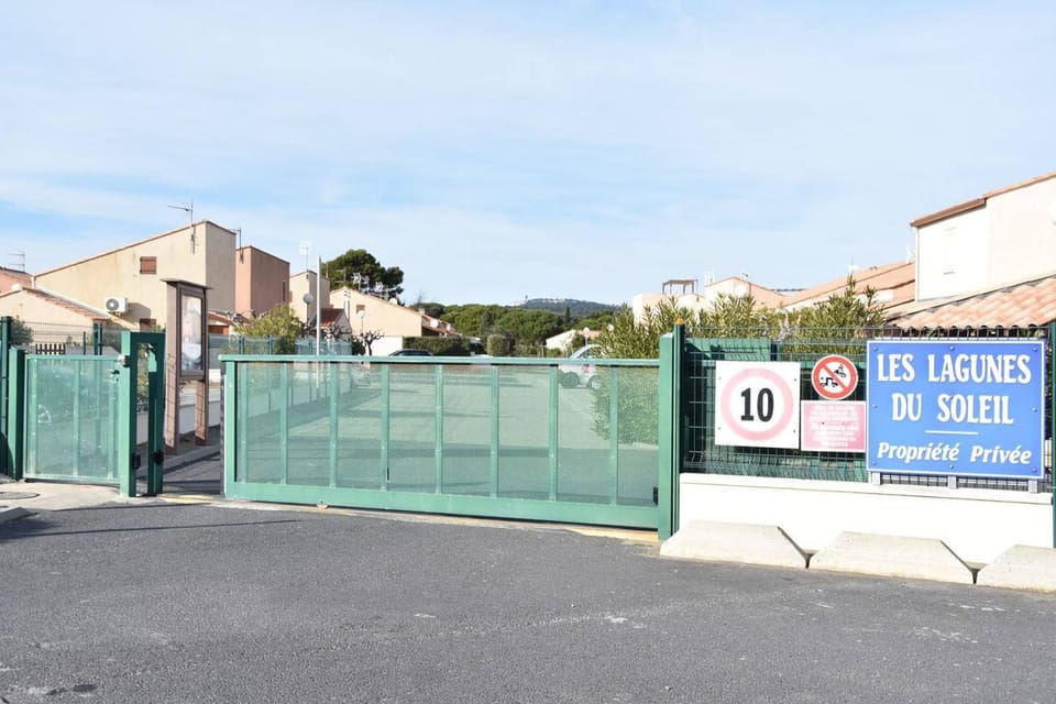 Neighbourhood, Street view