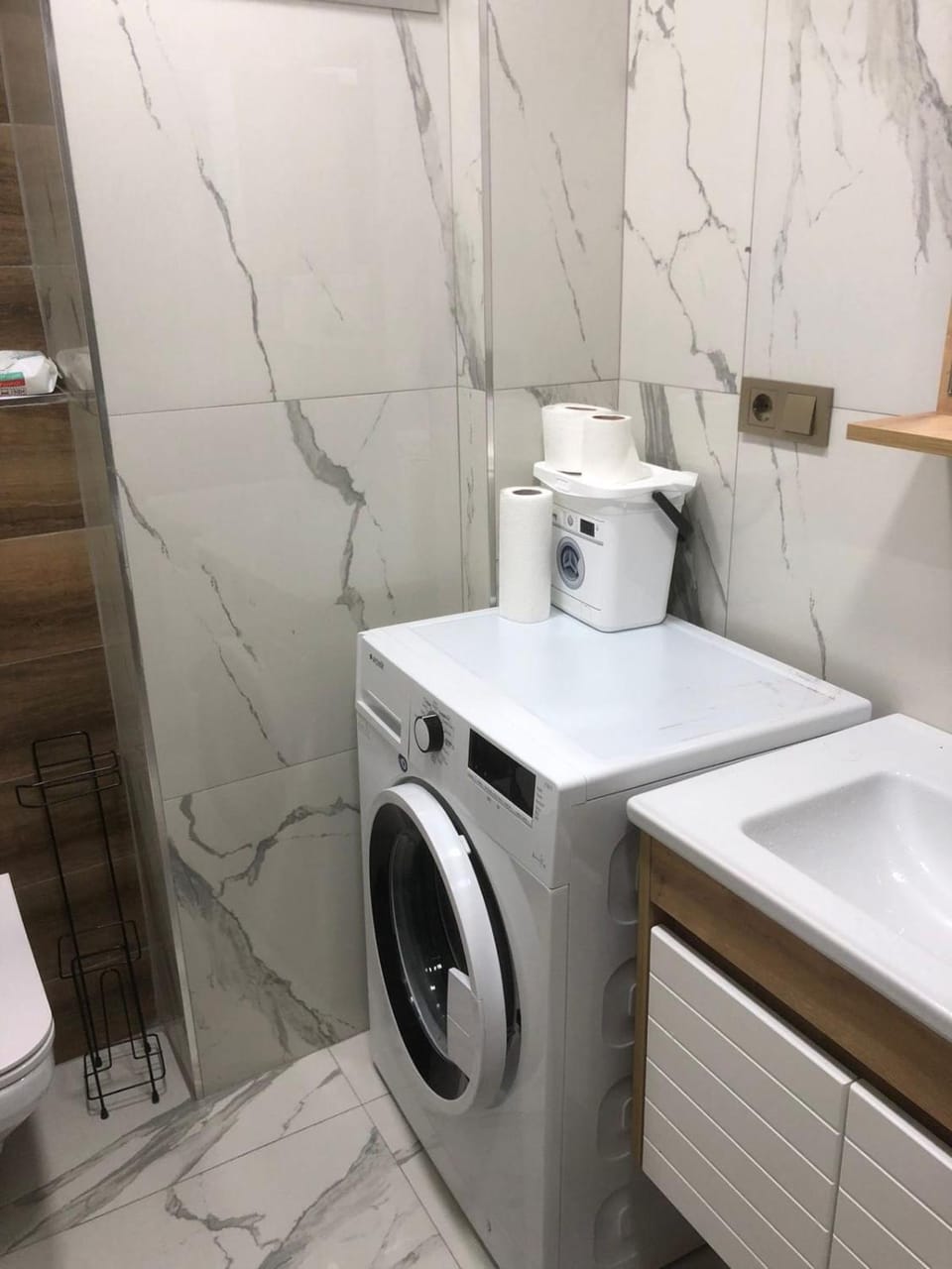 Bathroom, washing machine