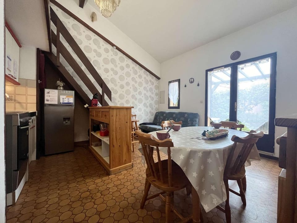 Kitchen or kitchenette, Living room, Seating area