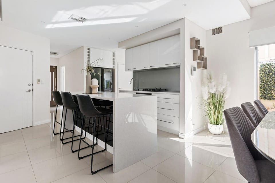 TV and multimedia, Kitchen or kitchenette, Living room, Seating area, Dining area, minibar, pet friendly