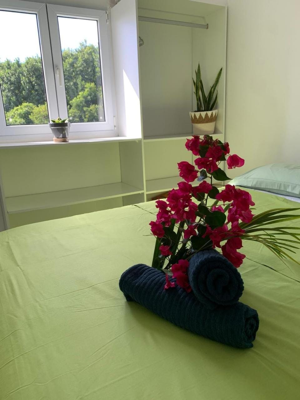 Bed, Photo of the whole room, Bedroom, towels