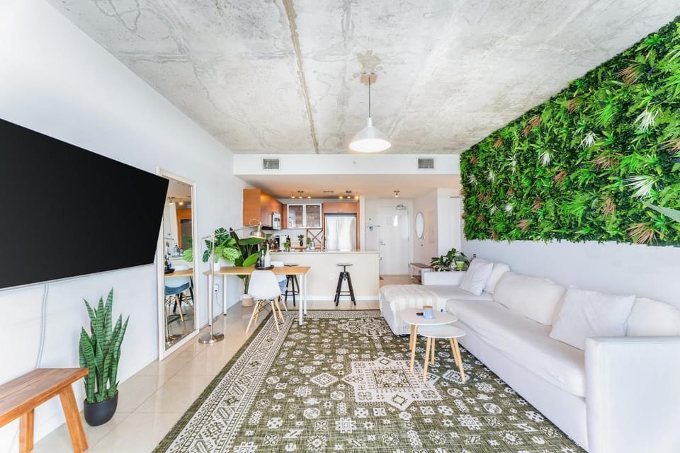 TV and multimedia, Kitchen or kitchenette, Living room, Seating area, Dining area