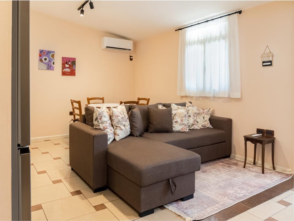 Living room, Seating area, air conditioner
