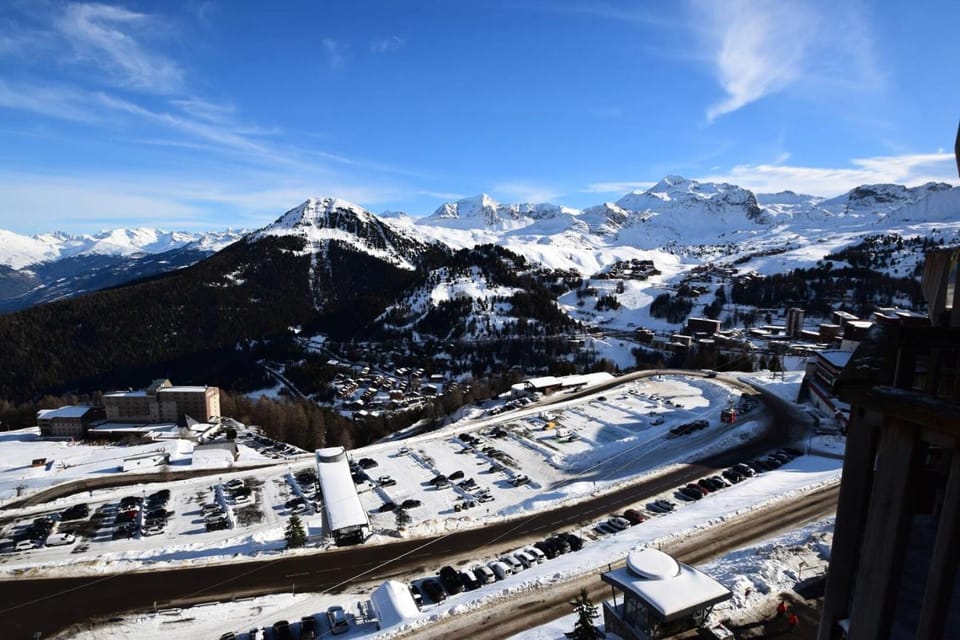 Skiing, Mountain view