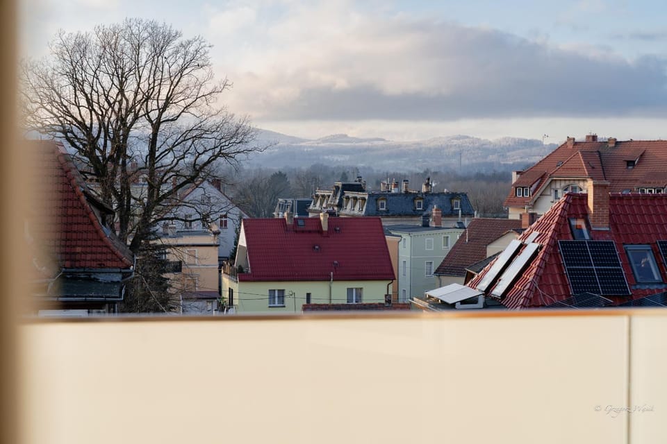 Apartament Skyline Premium - przy deptaku, blisko do Term, parking podziemny Apartment in Lower Silesian Voivodeship