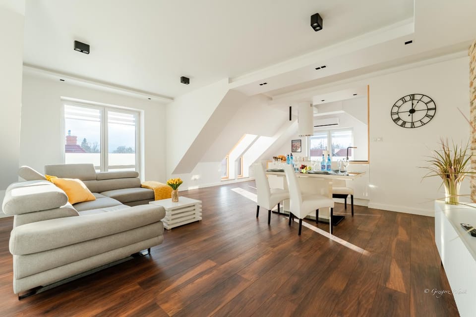 Apartament Skyline Premium - przy deptaku, blisko do Term, parking podziemny Apartment in Lower Silesian Voivodeship