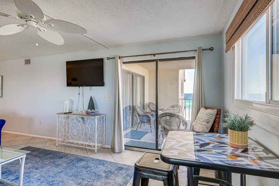 Regency Towers PCB Condo: Beach Access & 2 Pools House in Lower Grand Lagoon