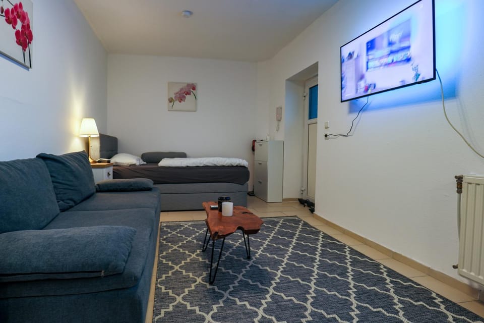 Communal lounge/ TV room, TV and multimedia, Living room, Seating area, Evening entertainment, internet
