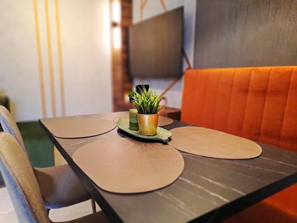 HILL Lux Apartman 1, FREE Secure private yard PARKING 2 place, DESIGNER home & WI-FI rooms & SMART TVx3 & 2 Bedroom & Rooms & Apartments Nis Apartment in Serbia