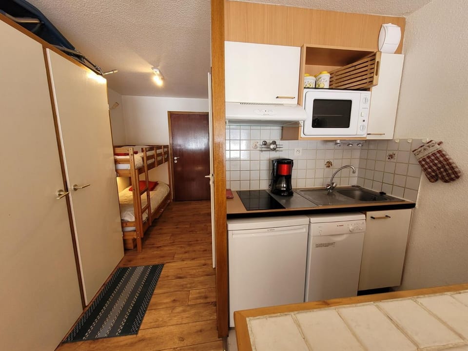 oven, kitchen
