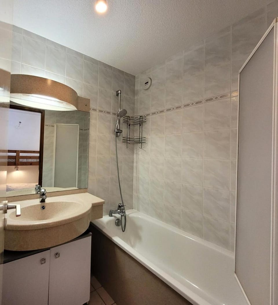 Shower, Bathroom, kitchen