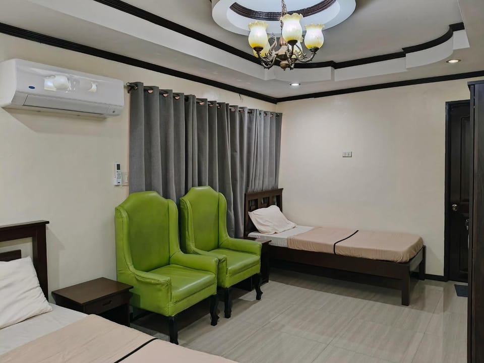Seating area, Bedroom, air conditioner