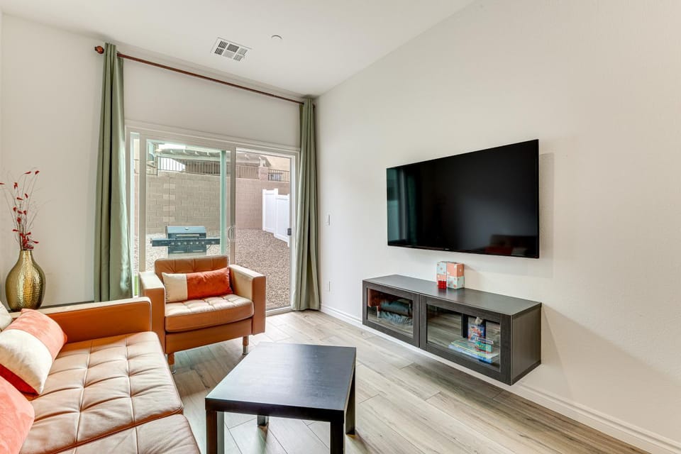 12 Mi to Lake Mead: Serene Henderson Hideaway! House in Henderson