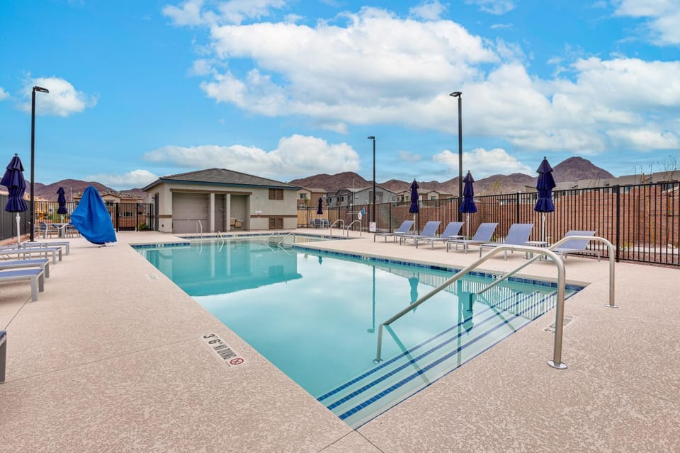 12 Mi to Lake Mead: Serene Henderson Hideaway! House in Henderson