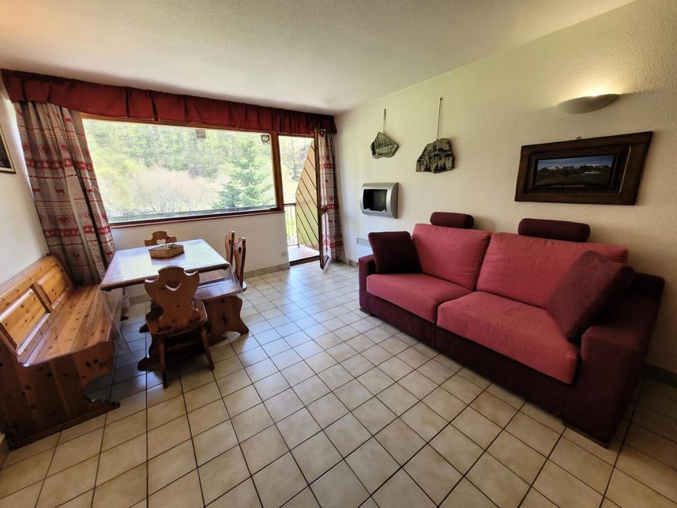 Bed, Living room