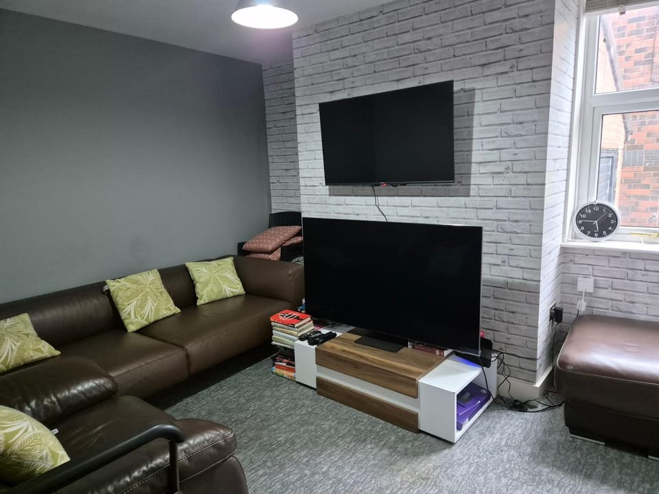 Communal lounge/ TV room, TV and multimedia, Living room, Seating area