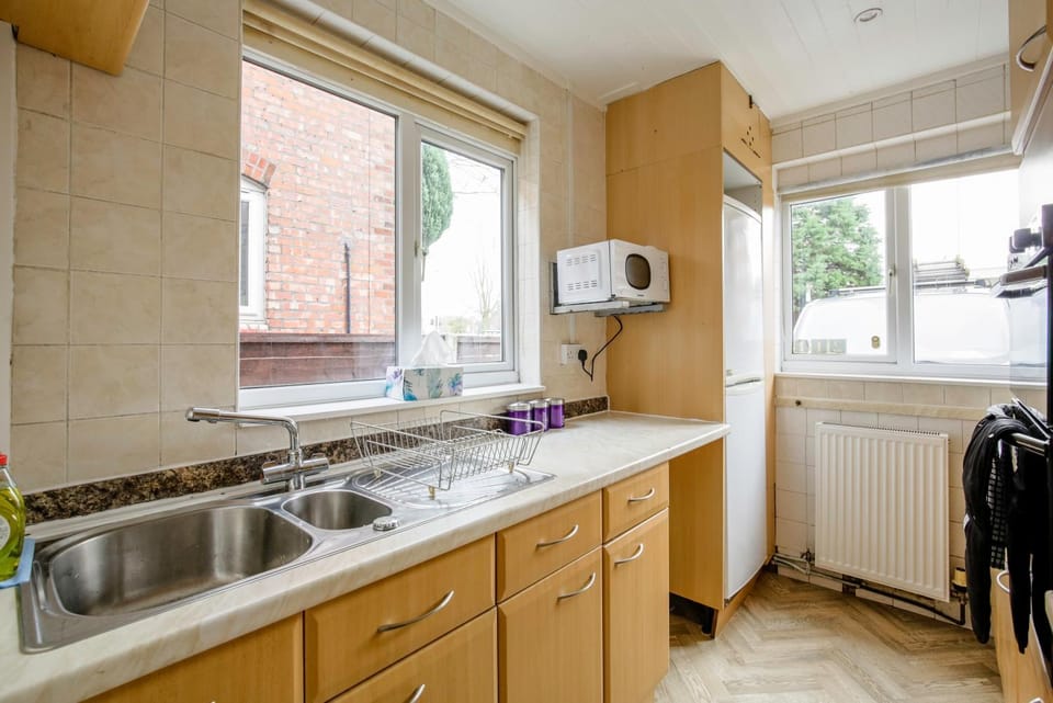 5-bedroom home in trendy Dibsbury area Manchester with parking House in Manchester